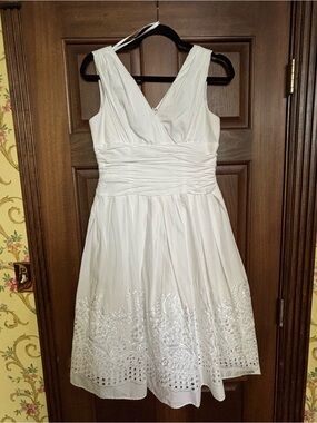 Jessica Howard White V-Neck Embroidered Waist-Ruched Midi Dress